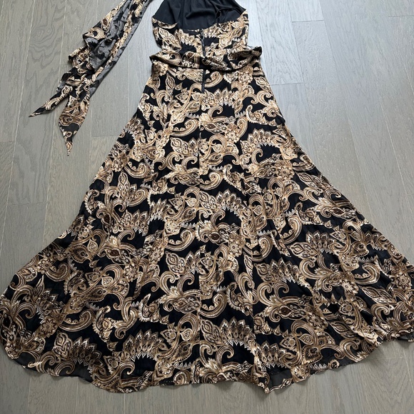 Alice + Olivia DITA Black Gold Spring Paisley Maxi Dress Halter Belt - Size 2 - Picture 8 of 12